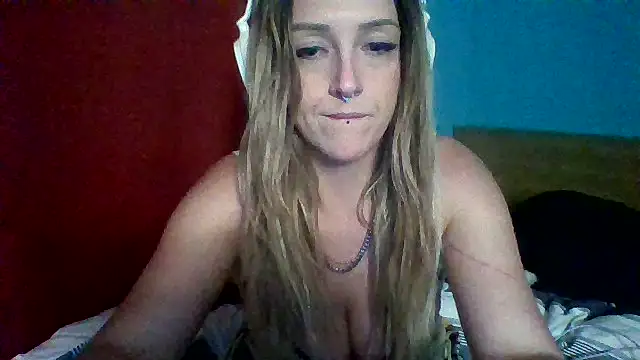 Snapshot of cutiekayls chatting on July 14, 9:47 am cutiekayls online show from July 14, 9:47 am