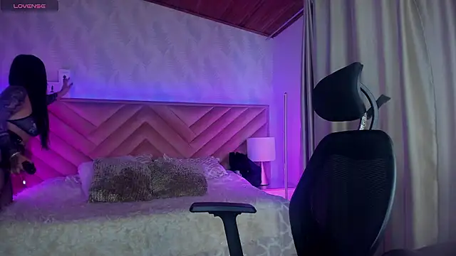  raven black online show from February 25, 1:21 pm