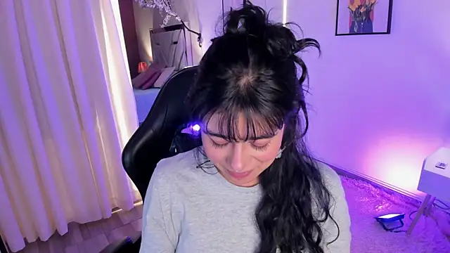 flower smith  online show from April 18, 11:47 am