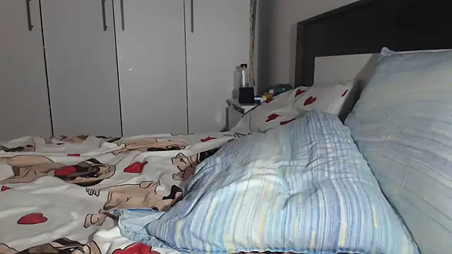 Snapshot of petite_danielle chatting on July 18, 10:24 pm petite danielle online show from July 18, 10:24 pm