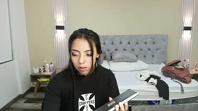 Snapshot of LiaMonroee_ chatting on September 18, 11:45 am LiaMonroee online show from September 18, 11:45 am