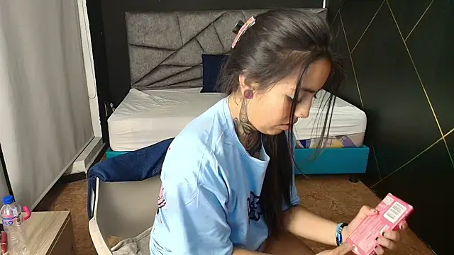 Snapshot of LiaMonroee_ chatting on October 28, 3:10 am LiaMonroee online show from October 28, 3:10 am