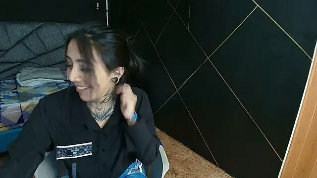 Snapshot of LiaMonroee_ chatting on November 5, 12:38 pm LiaMonroee online show from November 5, 12:38 pm