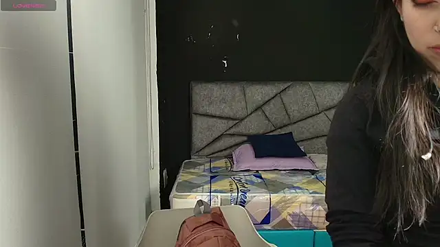 Snapshot of LiaMonroee_ chatting on November 8, 12:05 pm LiaMonroee online show from November 8, 12:05 pm