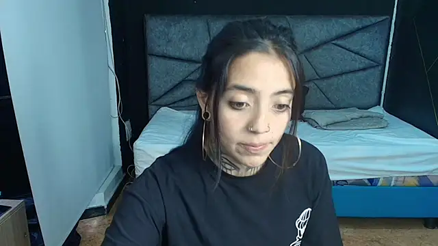 Snapshot of LiaMonroee_ chatting on November 14, 11:53 am LiaMonroee online show from November 14, 11:53 am