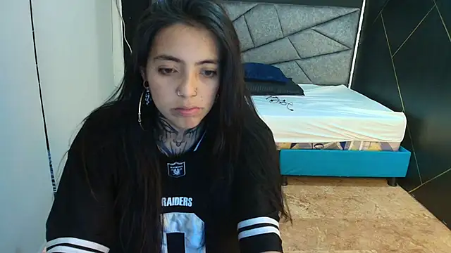 Snapshot of LiaMonroee_ chatting on November 19, 11:43 am LiaMonroee online show from November 19, 11:43 am