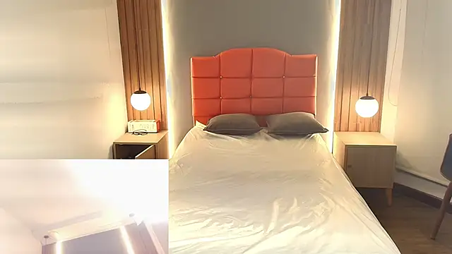 Snapshot of LiaMonroee_ chatting on February 25, 12:15 pm LiaMonroee online show from February 25, 12:15 pm