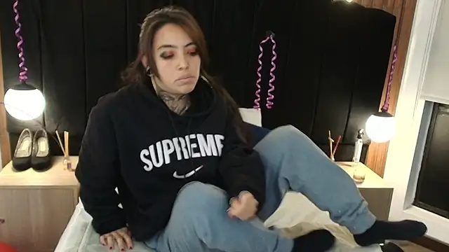 LiaMonroee  online show from March 26, 12:00 pm