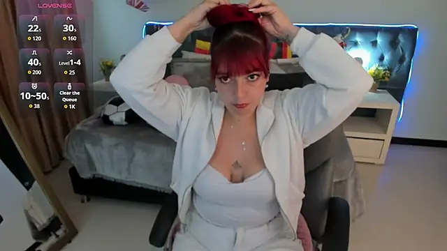Snapshot of Blair_red_ chatting on June 29, 11:43 am Blair red online show from June 29, 11:43 am