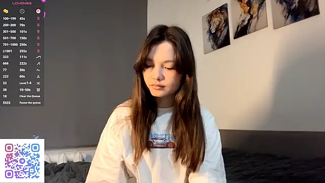 KiraVelvet online show from October 5, 2:15 pm