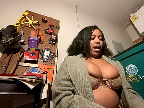 princesslivv online show from December 19, 7:04 am