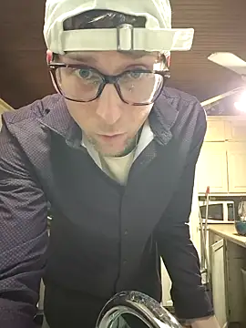 Snapshot of mresquared chatting on February 18, 11:55 pm mresquared online show from February 18, 11:55 pm