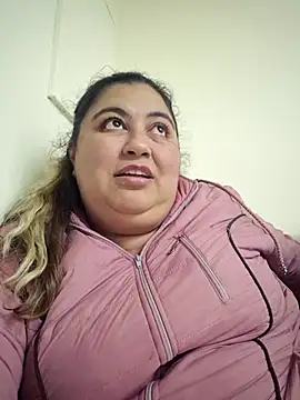 curvy diva  online show from October 25, 11:43 pm