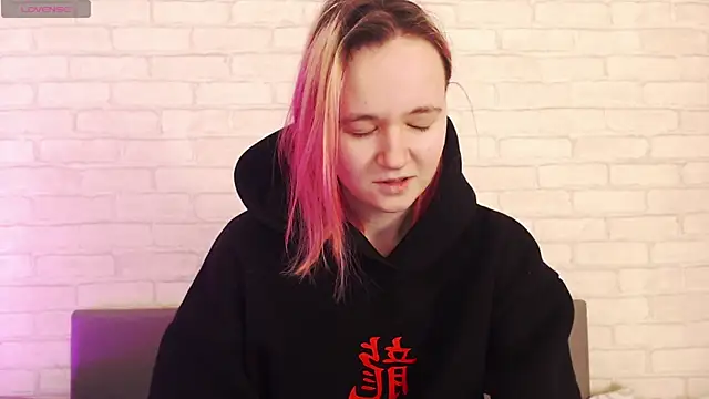 Ericha Stone online show from January 8, 1:30 am