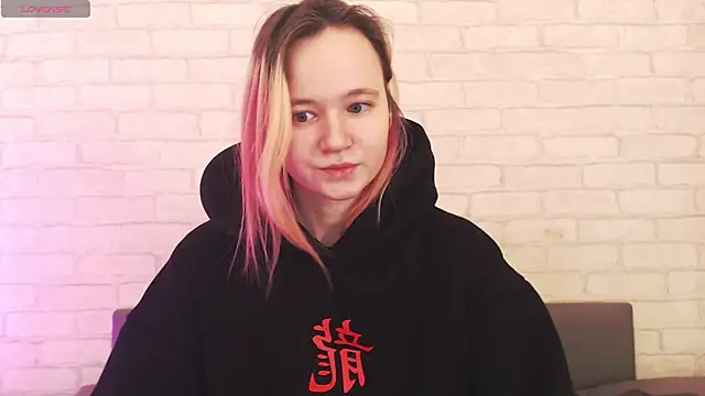 Ericha Stone online show from March 18, 1:31 am