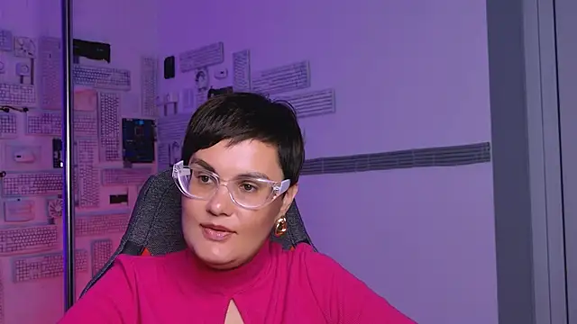 LauraDavidsons online show from September 12, 8:14 am