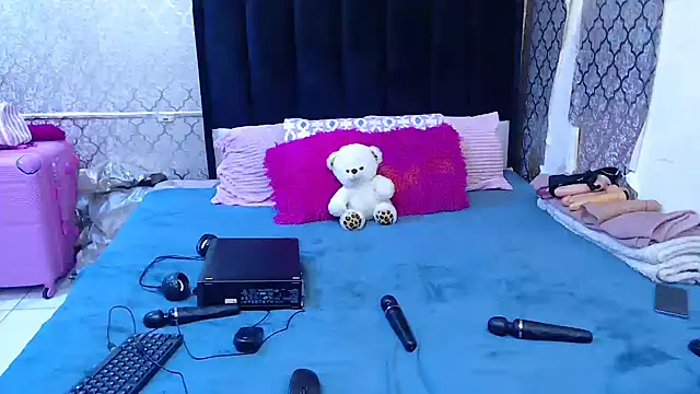 SexyPetitex25 online show from September 30, 8:14 pm