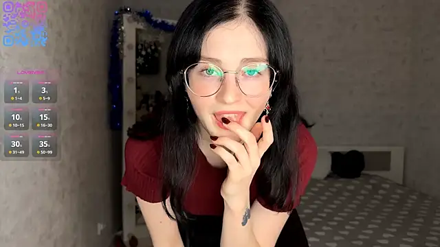 Snapshot of FakeLamb chatting on December 20, 9:11 pm FakeLamb online show from December 20, 9:11 pm