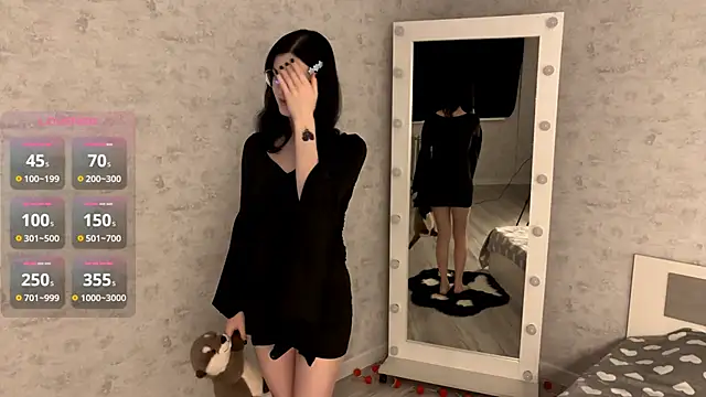 Snapshot of FakeLamb chatting on February 2, 9:13 pm FakeLamb online show from February 2, 9:13 pm