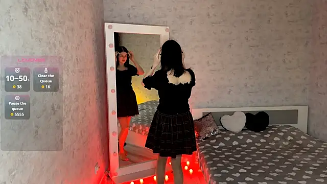 Snapshot of FakeLamb chatting on February 11, 9:09 pm FakeLamb online show from February 11, 9:09 pm