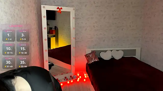 Snapshot of FakeLamb chatting on February 20, 9:15 pm FakeLamb online show from February 20, 9:15 pm