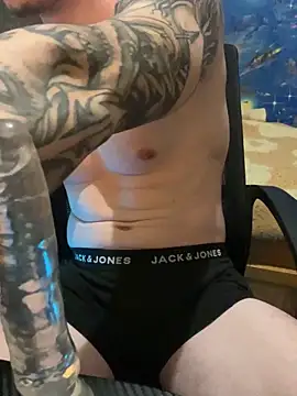 Snapshot of fronkie9384 chatting on February 14, 8:38 pm fronkie9384 online show from February 14, 8:38 pm