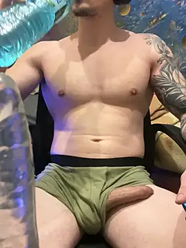 Snapshot of fronkie9384 chatting on February 23, 8:50 pm fronkie9384 online show from February 23, 8:50 pm