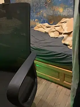 Snapshot of fronkie9384 chatting on March 1, 4:20 pm fronkie9384 online show from March 1, 4:20 pm