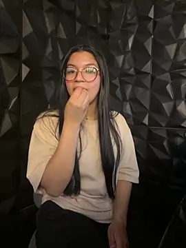 lil charme online show from November 10, 7:57 pm