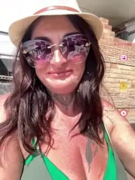 Snapshot of IrishmilfAnna chatting on May 18, 9:04 am IrishmilfAnna online show from May 18, 9:04 am