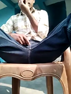 Snapshot of YourTarzan chatting on November 9, 6:44 am YourTarzan online show from November 9, 6:44 am