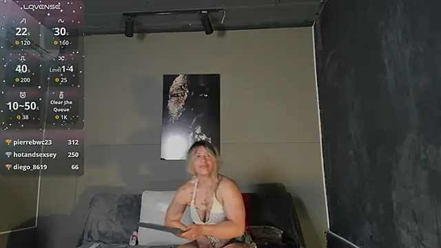 Snapshot of AliceFit_212 chatting on April 29, 5:30 pm AliceFit 212 online show from April 29, 5:30 pm