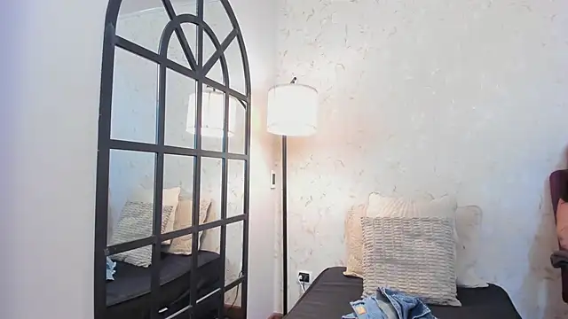 aliceandsia online show from March 17, 7:28 pm