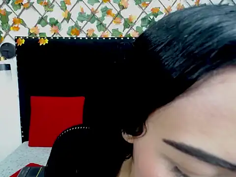 Snapshot of valerythompsonper chatting on January 7, 1:08 am valerythompsonper online show from January 7, 1:08 am