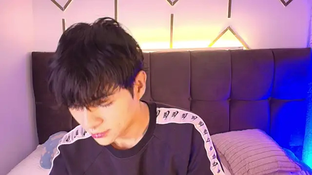 AleAurarashi online show from April 11, 12:42 pm