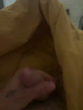 Snapshot of lolo33500 chatting on April 7, 5:30 am lolo33500 online show from April 7, 5:30 am