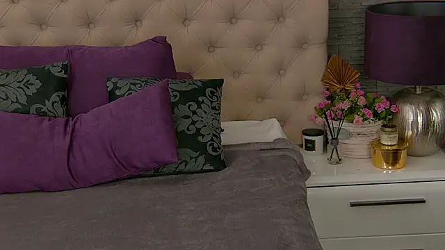 Snapshot of VannyFoxx chatting on November 8, 8:18 pm VannyFoxx online show from November 8, 8:18 pm