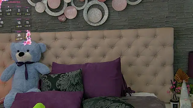 Snapshot of VannyFoxx chatting on November 18, 8:02 pm VannyFoxx online show from November 18, 8:02 pm