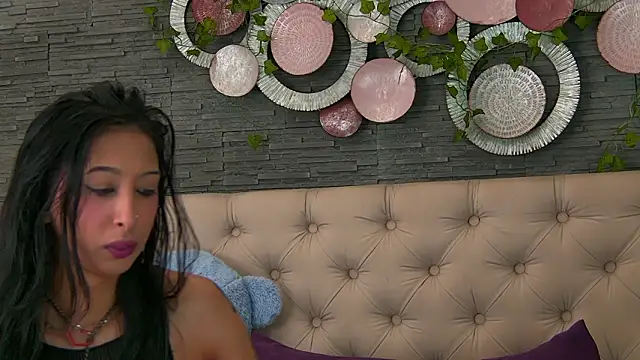 Snapshot of VannyFoxx chatting on February 9, 3:16 pm VannyFoxx online show from February 9, 3:16 pm