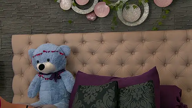 Snapshot of VannyFoxx chatting on March 4, 3:07 pm VannyFoxx online show from March 4, 3:07 pm