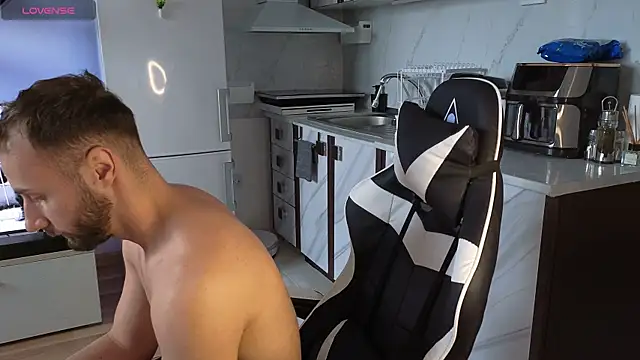 RyanStorm  online show from November 10, 12:15 pm