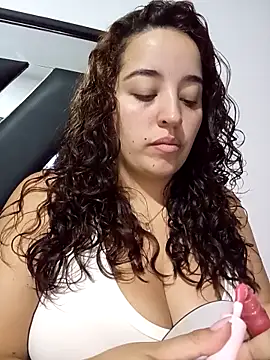 LoanaSantos online show from October 8, 9:45 pm