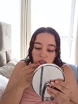 LoanaSantos online show from May 22, 3:50 pm