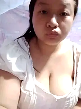 Snapshot of girl-babi chatting on June 22, 2:13 am girl-babi online show from June 22, 2:13 am