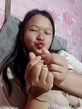 Snapshot of girl-babi chatting on July 16, 2:39 am girl-babi online show from July 16, 2:39 am