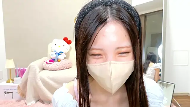 Snapshot of riri__nyan_o0 chatting on June 22, 10:34 am riri nyan o0 online show from June 22, 10:34 am