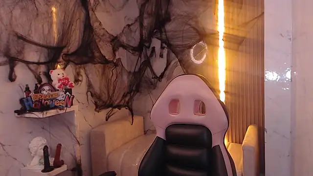 Snapshot of Sophia_tf chatting on October 21, 4:51 pm Sophia tf online show from October 21, 4:51 pm