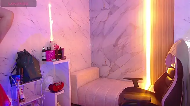 Snapshot of Sophia_tf chatting on December 2, 1:28 pm Sophia tf online show from December 2, 1:28 pm