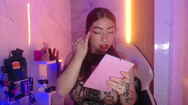 Snapshot of Sophia_tf chatting on February 11, 3:55 am Sophia tf online show from February 11, 3:55 am