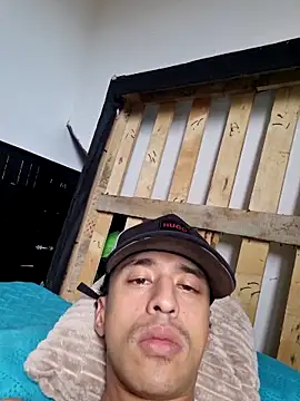 Santi2323xxX online show from March 20, 6:57 pm